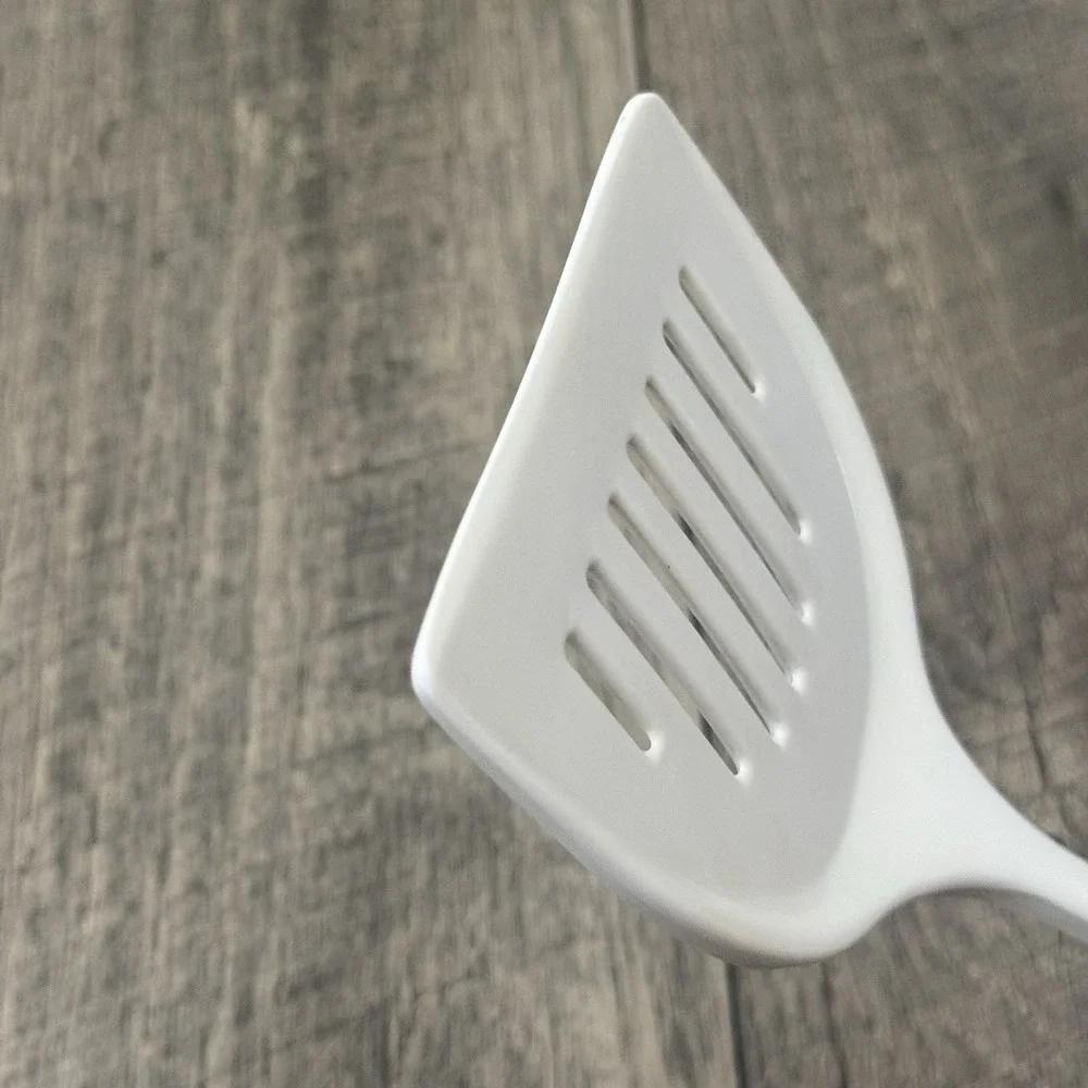Vintage Melamine Ware Wide Slotted Spatula Flipper Turner JP 639 White 11.5